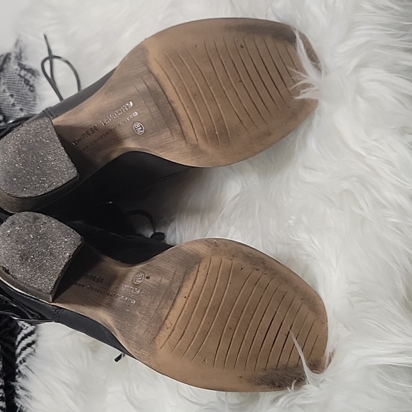 Boots - Picture 6 of 10